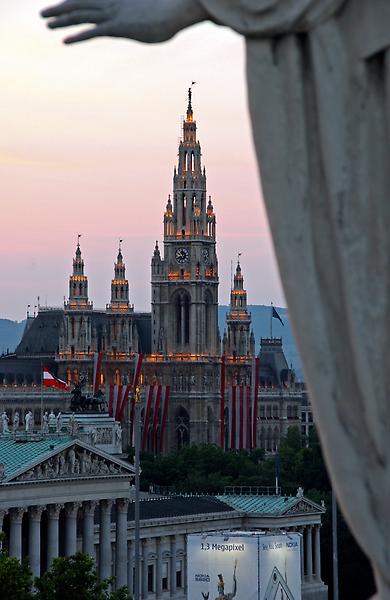 Über den Dächern Wiens - Rathaus