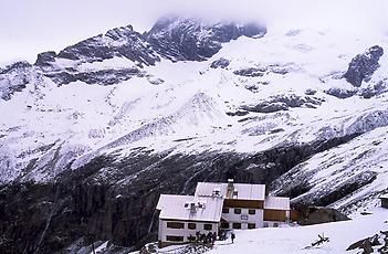 Plauener Hütte gegen Kuchelmoos-Kees im Nebel, 1991