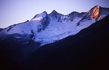 Blick zu Reichenspitz-Gruppe im Morgenlicht, Gerlos, 1987