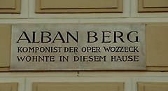 Alban Berg, Gedenktafel an Wohnhaus, Trauttmannsdorfgasse 27