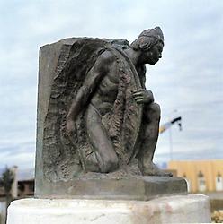 Denkmal für den 'Letzten Feuerland-Indianer' in Ushuaia, Argentinien
