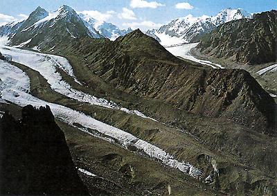 Zunge der Issik-Gletschers mit Koh e Helal, Pamir