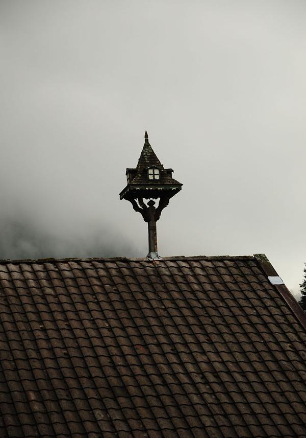 Glockenturm auf altem Bauernhaus