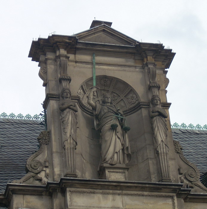 Bild 'dolasilla_koeln_altesrathaus_justitia'