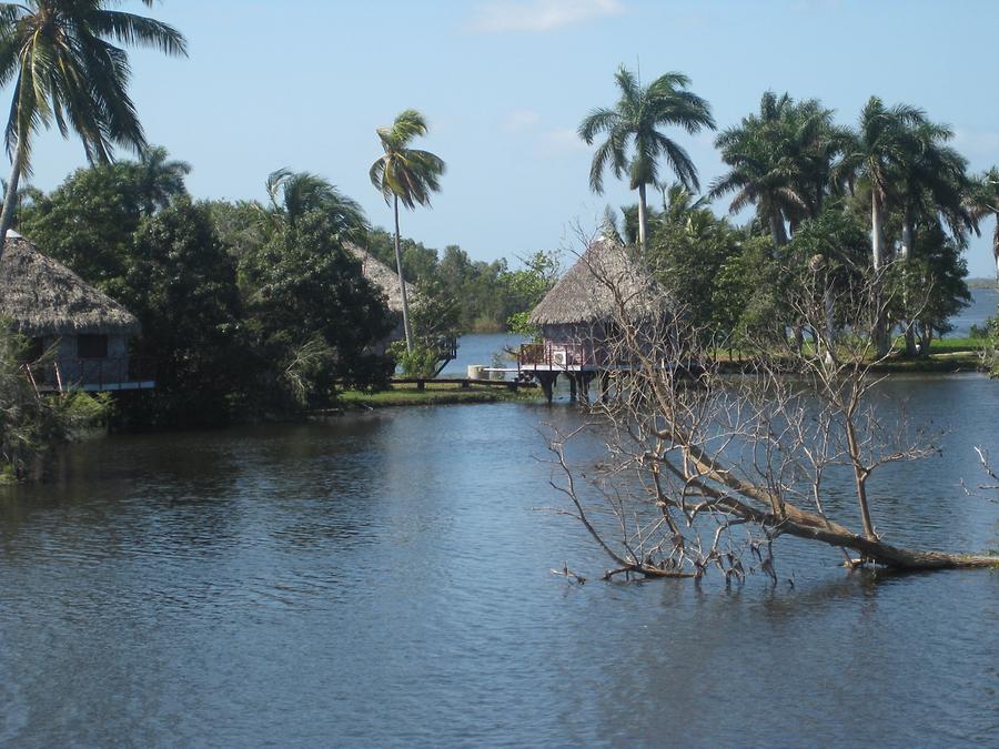 Peninsula de Zapata -Taino-Dorf auf Insel im Lago del Tesoro