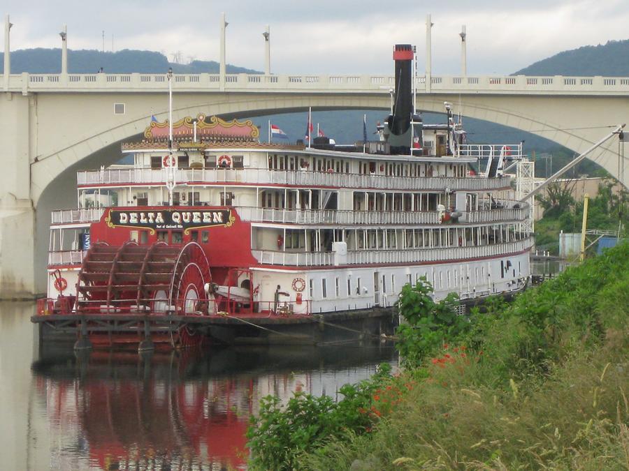 oldfashioned river boat