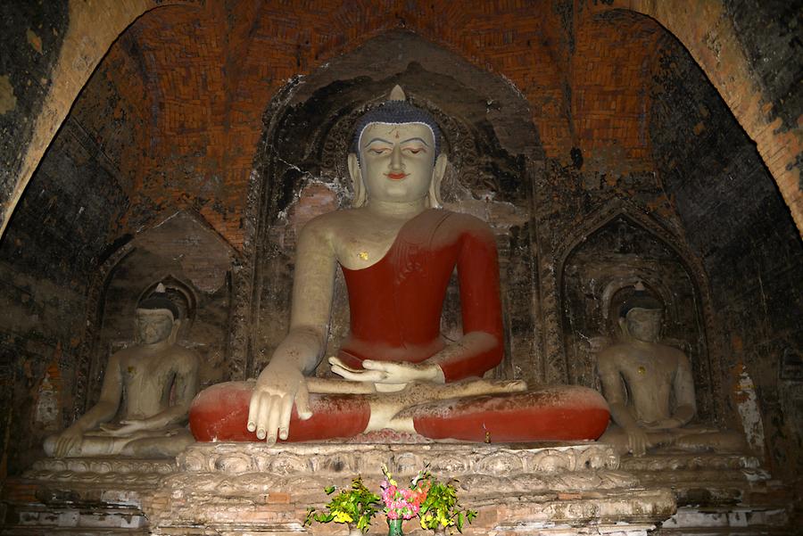 Buddha Thatbyinnyu Old Bagan