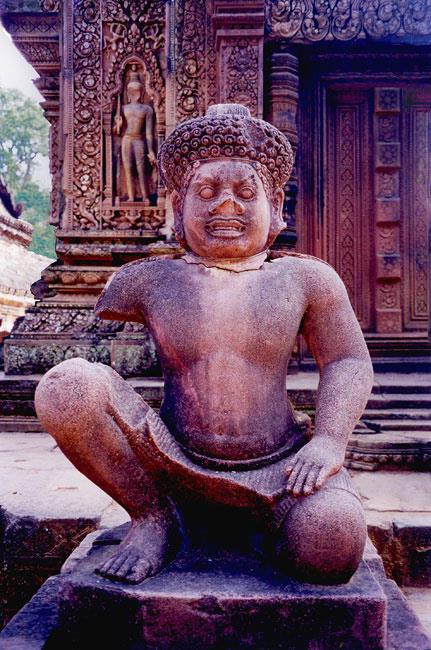 Statue at Banteay Srei