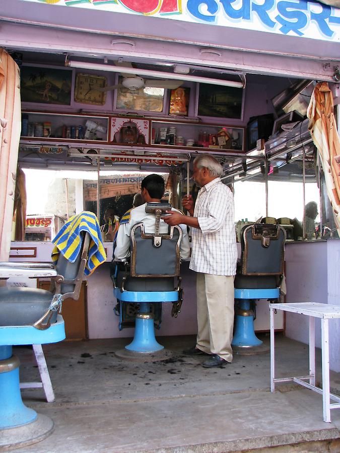 Hairdresser in Chomu