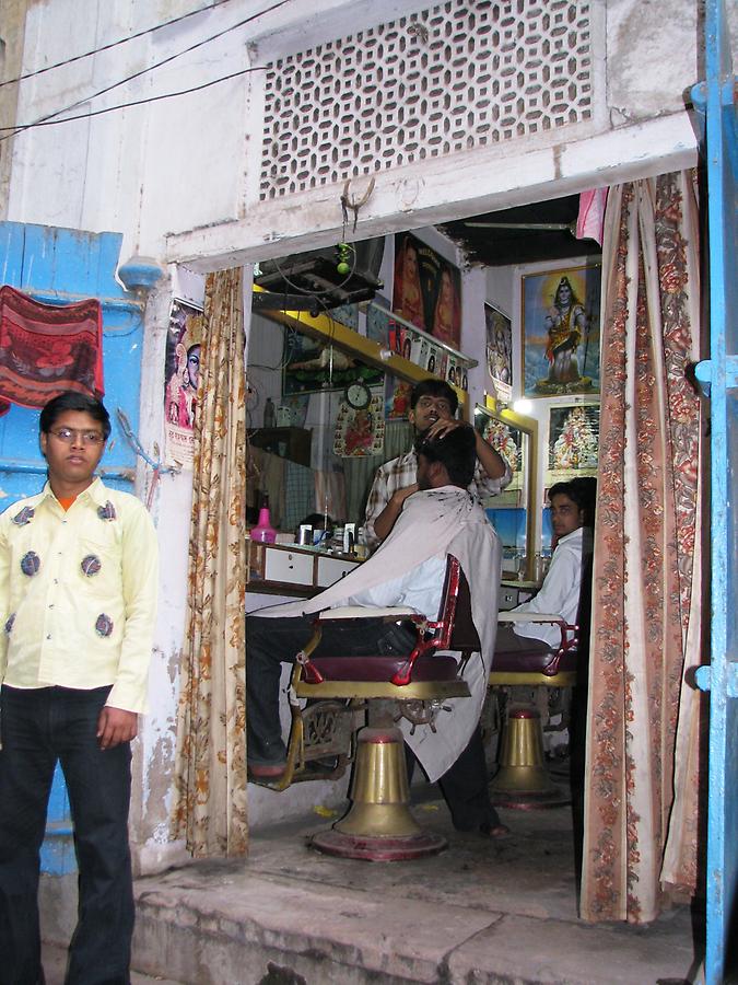 Old Delhi, hairdresser