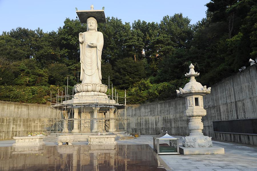 Buddha at Bong eun temple