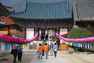 Entrance to the Tongdo Temple