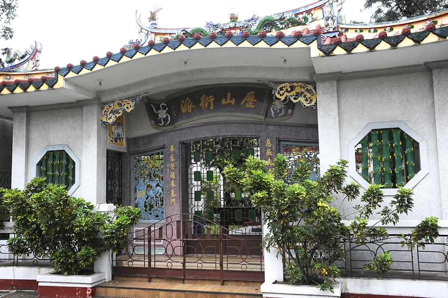 Chinese cemetery Manila