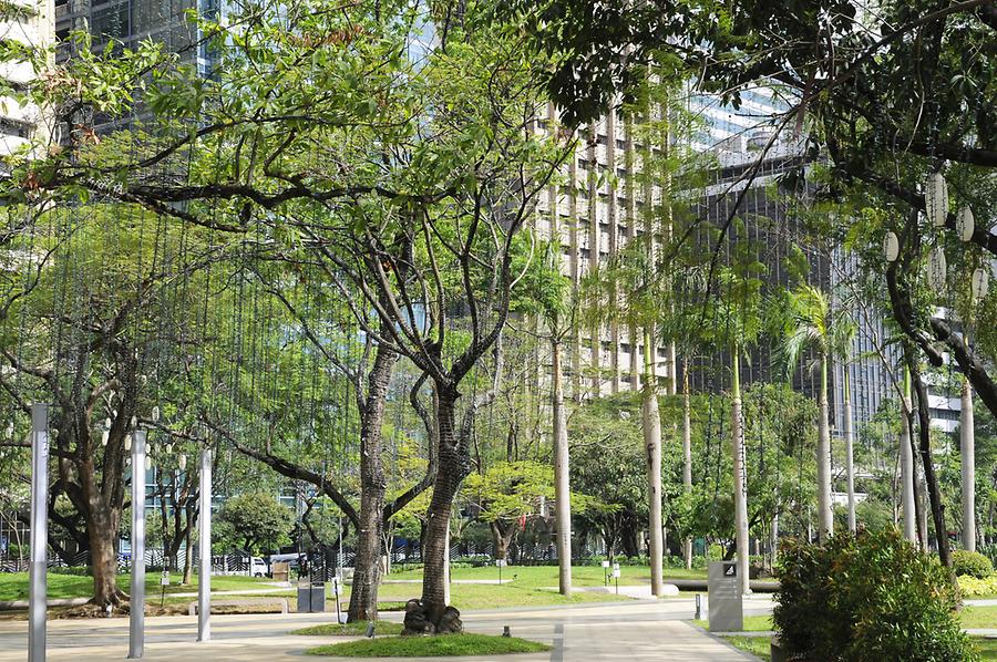 Makati Ayala Triangle Park