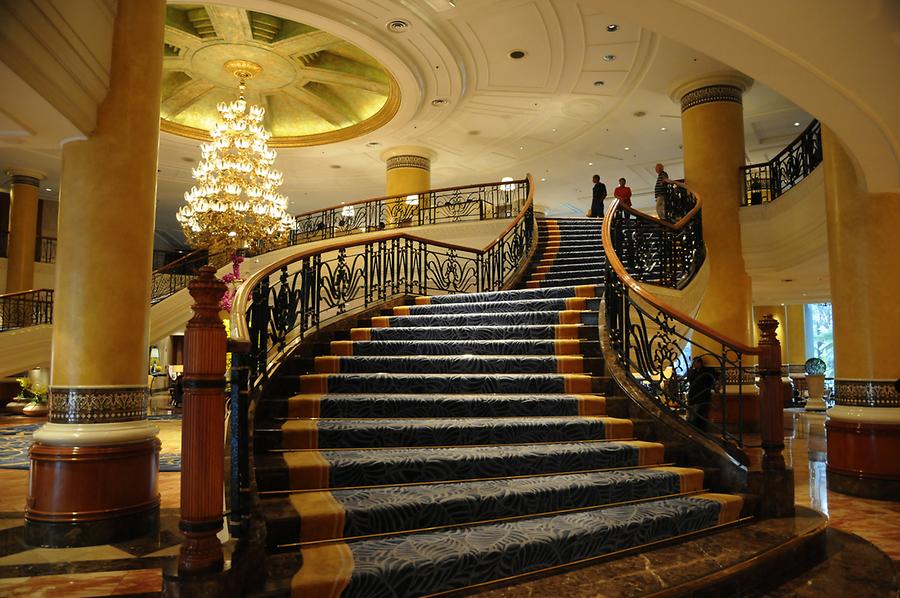 Makati Shangri La lobby