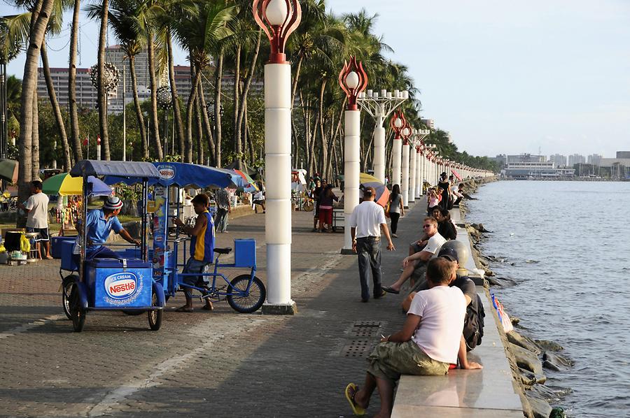 Manila Baywalk