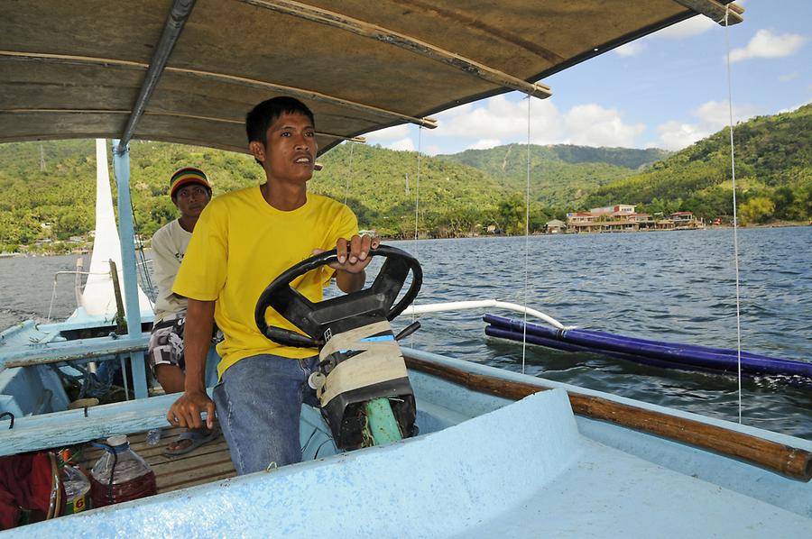 Boat ride Taal Lake