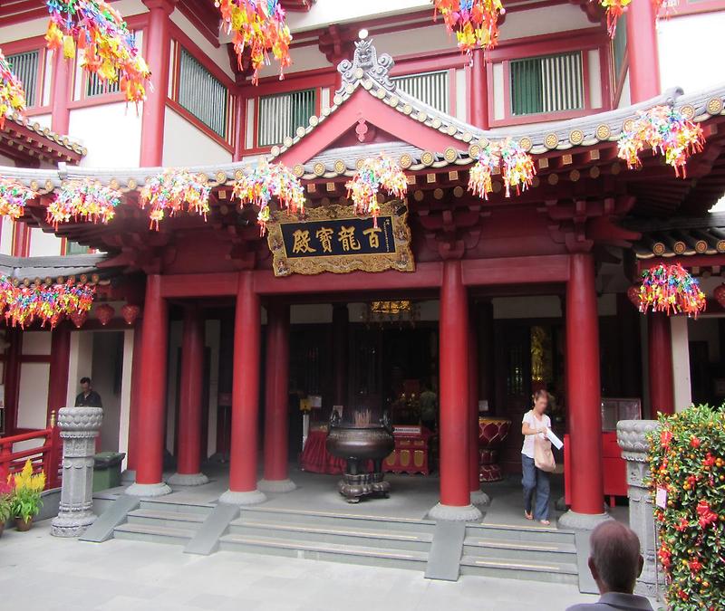 Buddha Tooth Relic Temple (1)