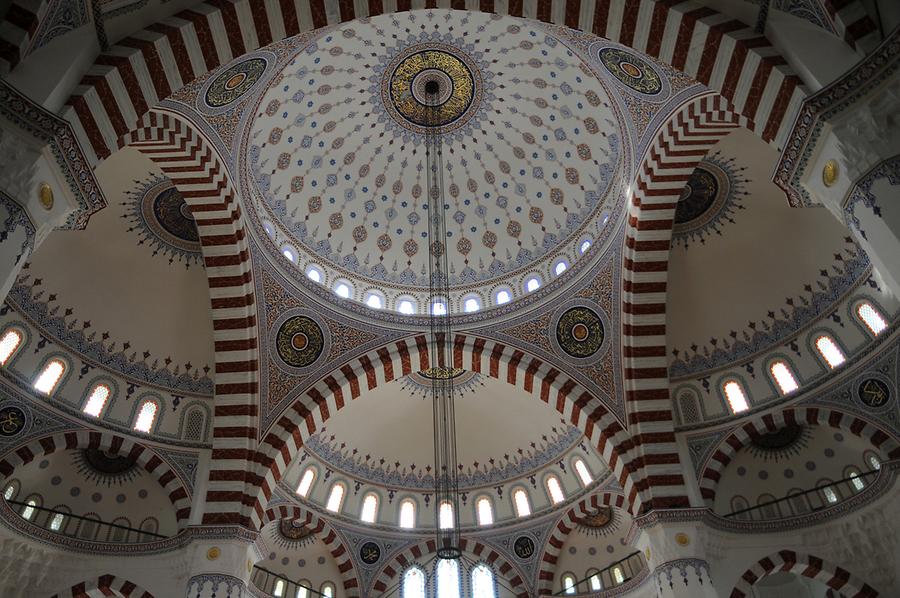 Azadi Moschee innen