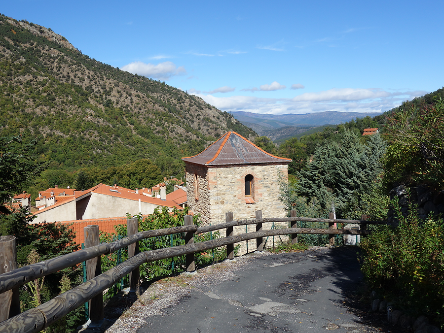 Finally reaching a 'wide and paved' road again, Photo: H. Maurer, 2015