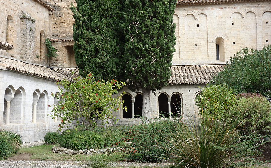 Cloister of Saint Guilhem, Photo: H. Maurer, 2015