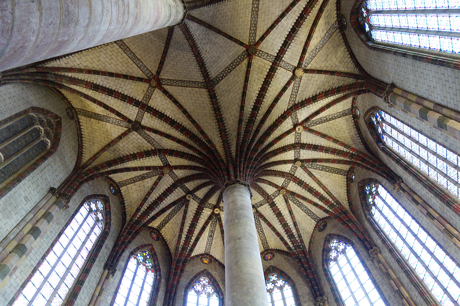 Head of columns, Photo: U. Maurer, 2015