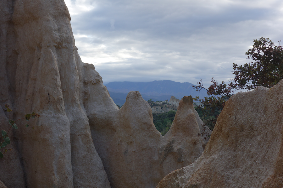 Orgues with Pyrenees in the Backgorund, Photo: U. Maurer