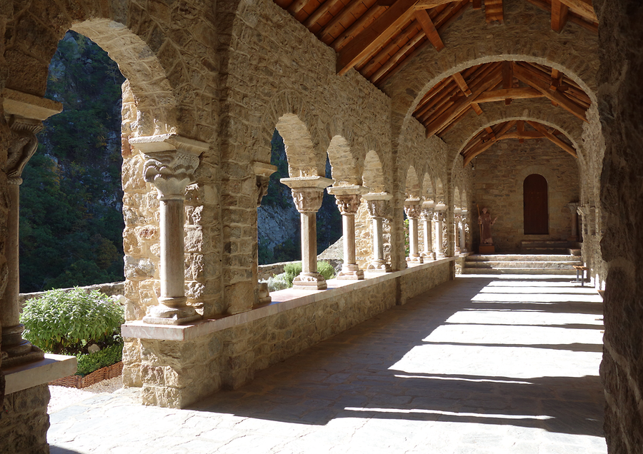 Walk through abbey Saint Martin, Photo: H. Maurer, 2015