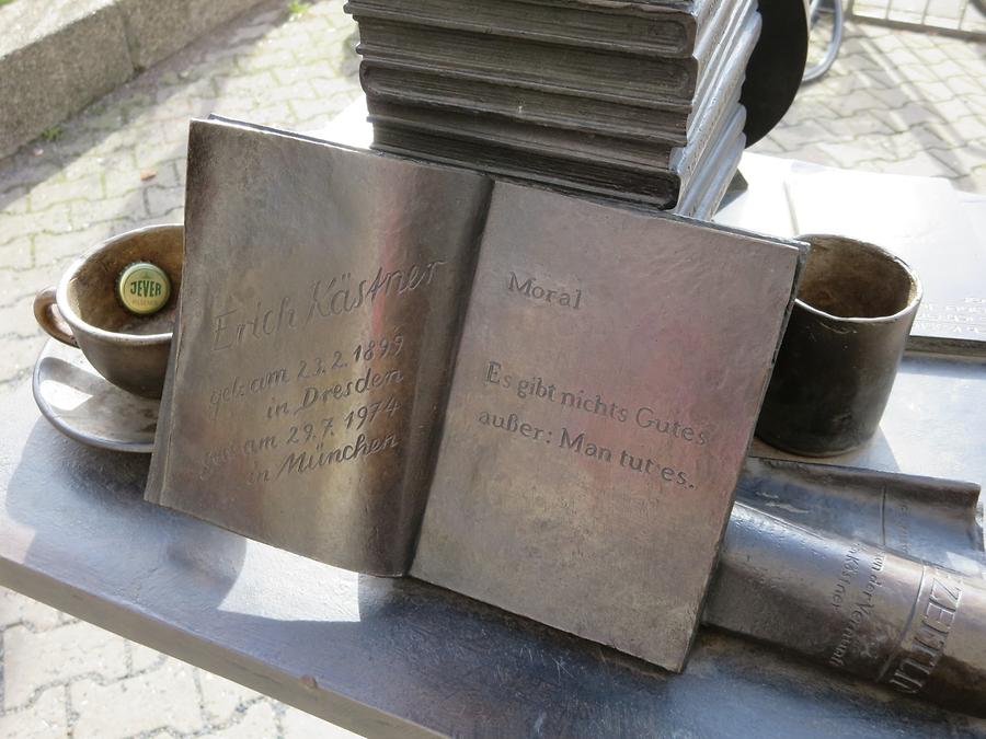 Dresden - Albertplatz, Erich Kästner Sculpture