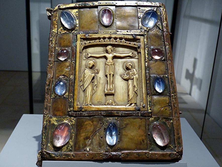 Hildesheim - Cathedral Museum; Rich Bernward Gospels