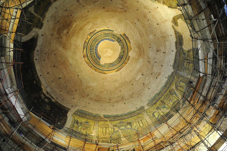 Panagia Chalkeon inside