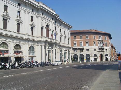 Camera di Commercio (left), Ferrara, Italy. 2016. Photo: Clara Schultes, 2016