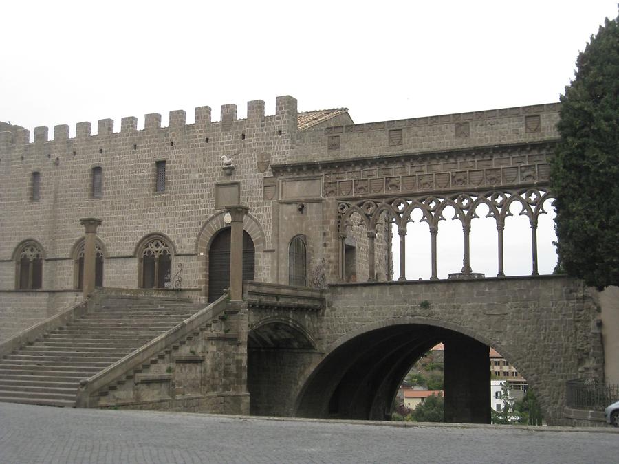 Viterbo - Piazza San Lorenzo, Palazzo dei Papi