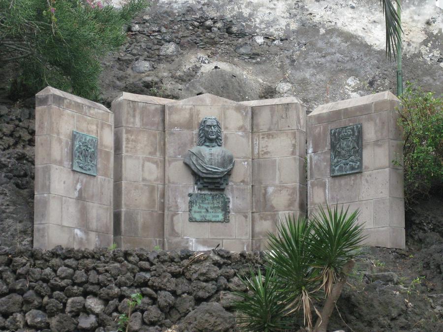 Garachico - Parque de la Puerta de Tierra - Monumento Cristobal de Ponte