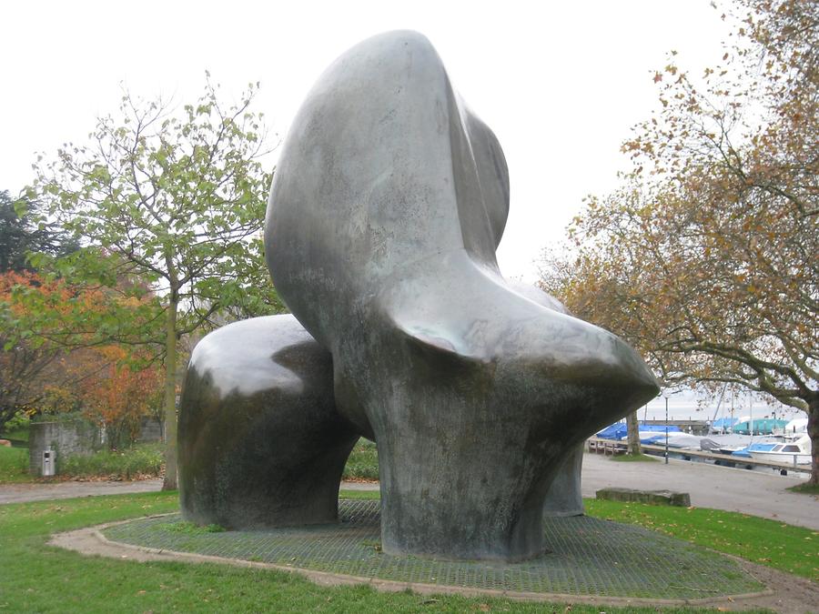 Zürich - Zürichhorn - Plastik 'Sheep Piece' von Henry Moore 1972