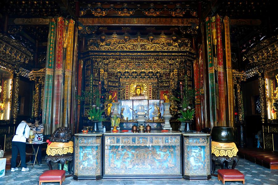 Guanyin, Longshan Temple