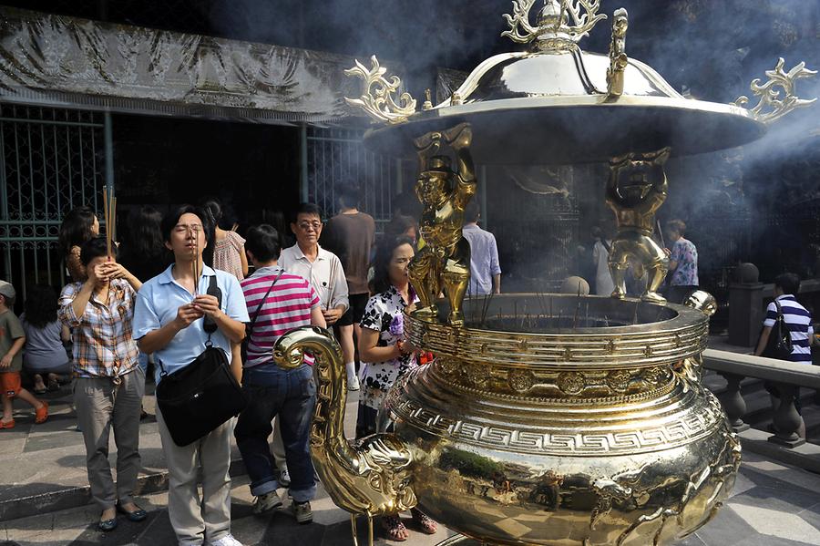 Longshan Temple