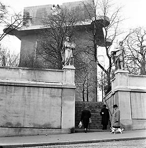 Flakturm (Feuerleitturm) im Esterházypark