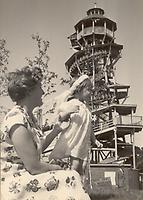 Der Toboggan, eine historische Praterattraktion, © Alfred Wolf, 1953