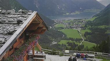 Feil-Alm mit Blick zum Achensee