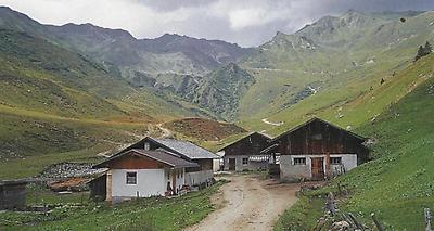 Das kleine Almdorf der Hob-Alm mit insgesamt 9 Hütten.