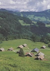 Die Klausberg-Vorsäß ist im Mai und Juni und im September Wohnort für 22 Alp-Bauern