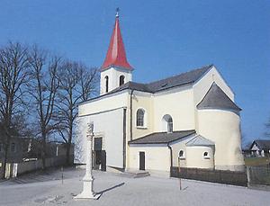 Pfarrkirche hl. Laurentius in Hochwolkersdorf: 1932 erhielt sie zusätzlich eine Kapelle zu Ehren der Mutter Gottes.
