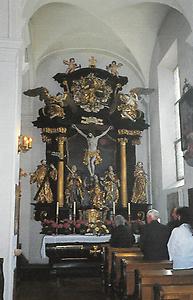 Blick auf den Seitenaltar der Pfarrkirche hl. Martin in Straßwalchen, die Anfang des 18. Jahrhunderts barockisiert wurde.