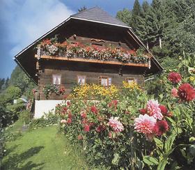 Die 1990 gegründete 'Steirische Blumenstraße' verbindet jene Blumenorte, von denen jeder zumindest den Titel 'Schönstes Blumendorf der Steiermark' trägt.