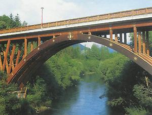 Die Holz- Europabrücke in St. Georgen ob Murau ist die derzeit größte freitagende und für den Schwerverkehr zugelassene Holzbrücke Europas.