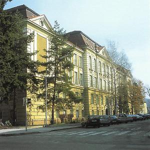 Auch als 'Generationen von Ingenineuren des Bergbau- und Hüttenwesens wurden in der traditionsreichen Montanuniversität in Leoben ausgebildet.