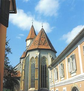 Bad Radkersburg: Die Stadtpfarrkirche hl. Johannes der Täufer ist eine gotische Pfeilerbasilika des 14. Jahrhunderts.