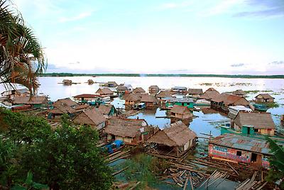 Amazonas_floating_village,_Iquitos,_Photo_by_Sascha_Grabow