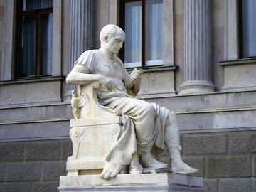 Julius Caesar, auch römischer Geschichtsschreiber. Wenigstens gesittet gekleidet, Parlament Wien, rechte Rampe; Historismus